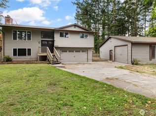 1904 Fir Woods Place, Oak Harbor, WA 98277