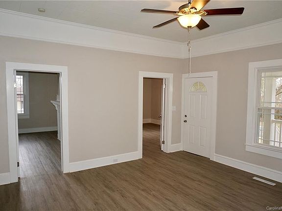 3rd image of 405 Oak Cir