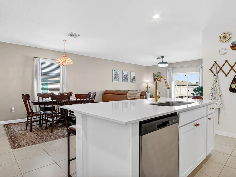 760 Carlyle Way — Photo 38
