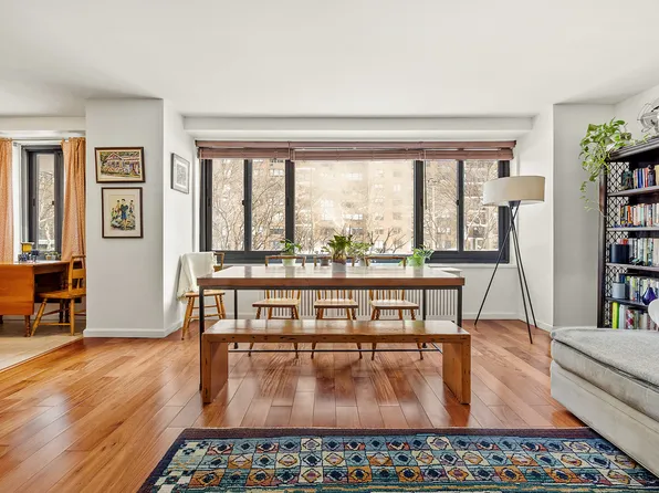 195 Willoughby Avenue image 1 of 8