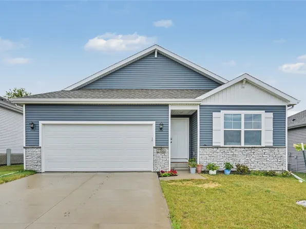 2786 Anne Dr, Hiawatha, IA 52233