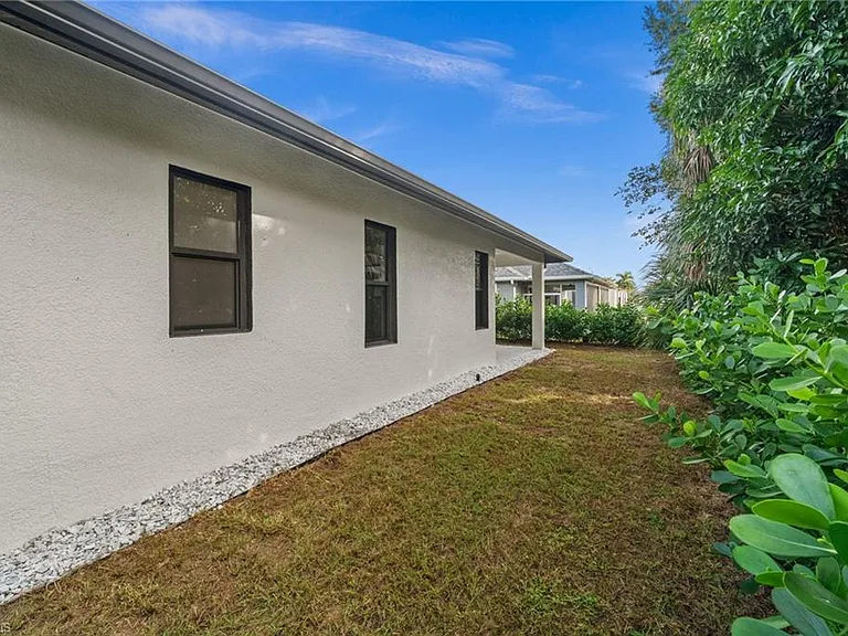 1916 Jefferson Ave — Photo 5