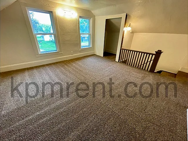 621 Oak St — Photo 16
