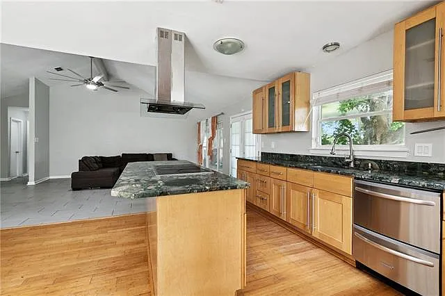 1648 Hampton Dr — Photo 8