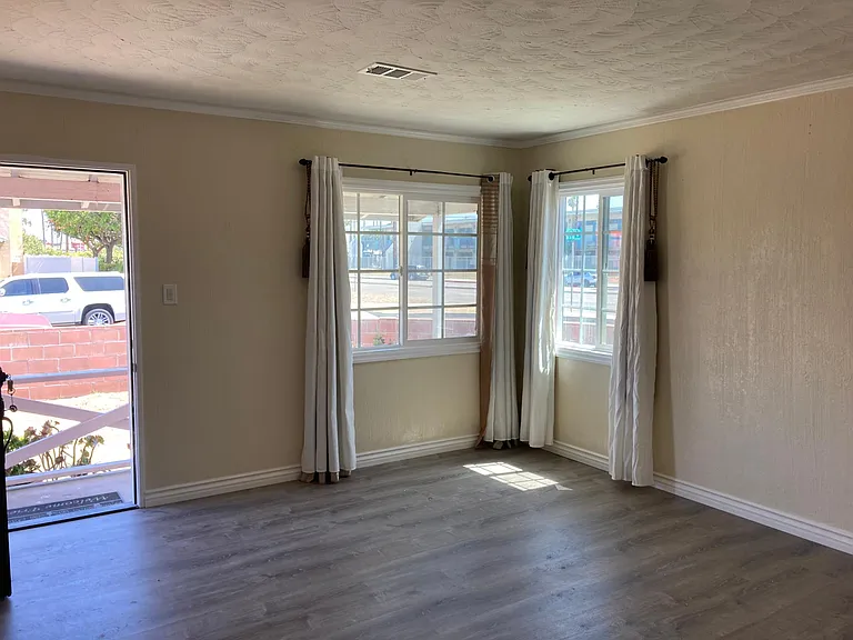 104 W 224th Pl — Photo 4