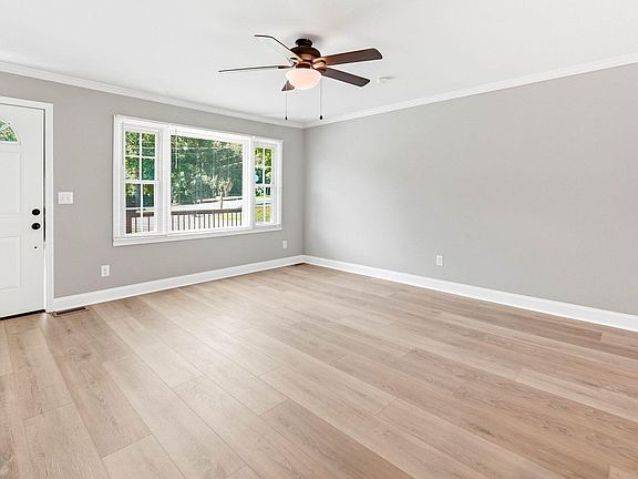 4th image of 108 Eauclair St
