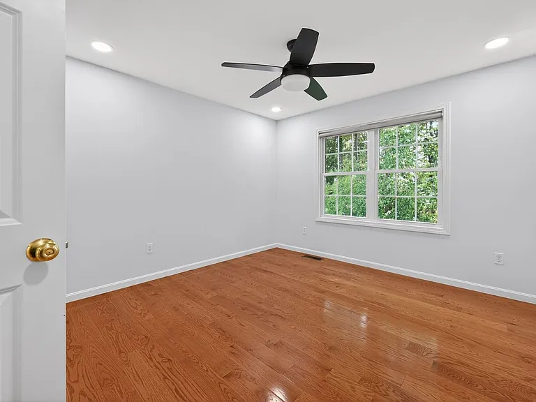 6 Whitman Ln — Photo 15