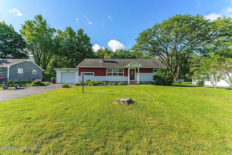 2nd image of 4 Beechwood Drive