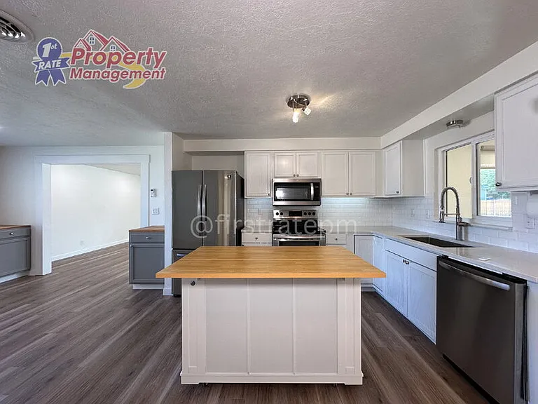 7703 S Mistyglen Ave — Photo 8