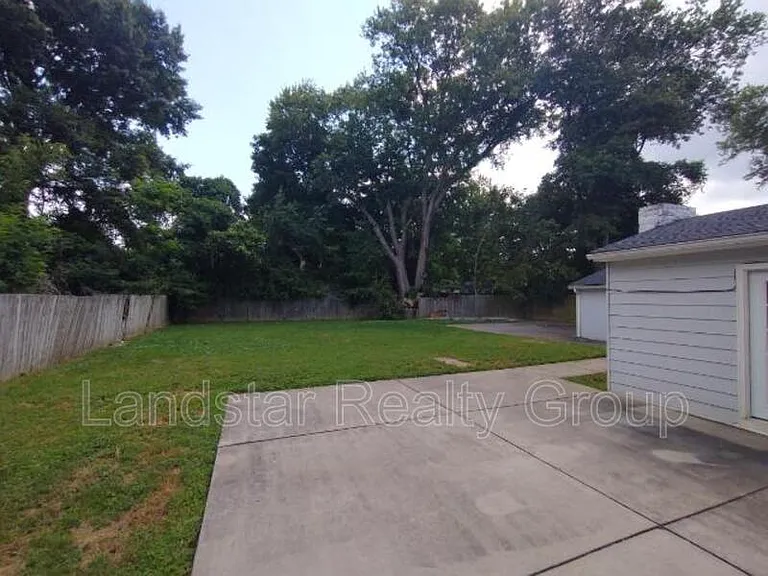 9403 Burgoo King Rd — Photo 36