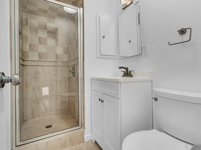 2502 S Olive St — Photo 13