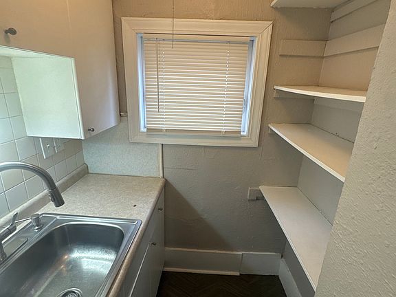 5th image of 2504 15th Ave S #1