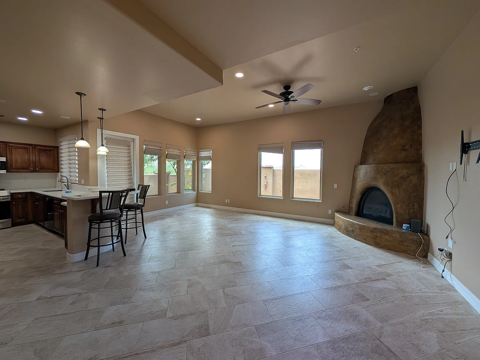 3 bed, 3.5 bath, 2350 sqft, $3,200 — Photo 3