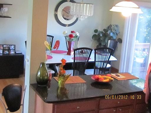 3rd image of 9841 Glendale Ln