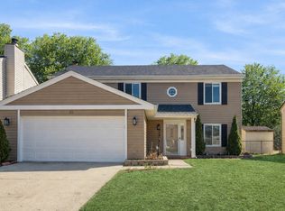 35 Manchester Ln, Vernon Hills, IL 60061