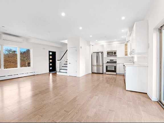 5th image of 3014 Gerritsen Ave