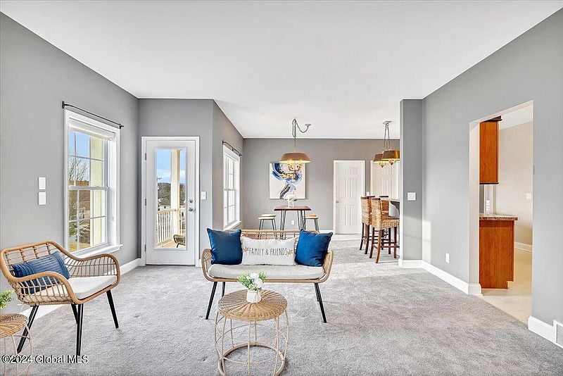 5th image of 16 Beacon Street