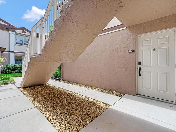 4th image of 11232 SW 12th St APT 103