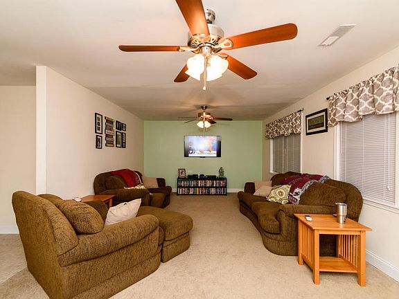 3rd image of 1136 Maryland Dr