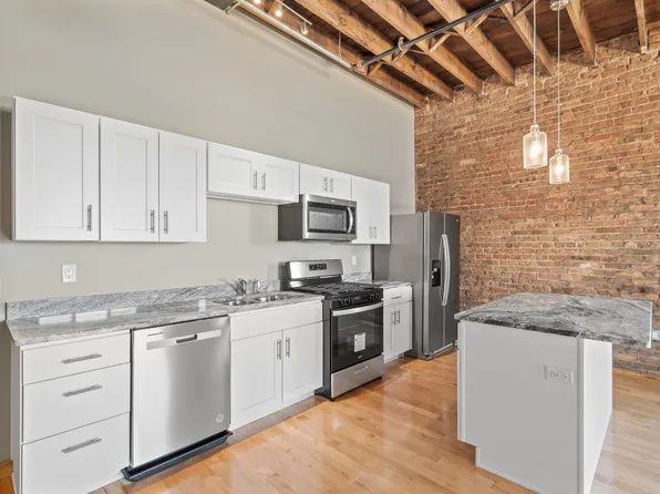 225 E 2nd St, Davenport, IA