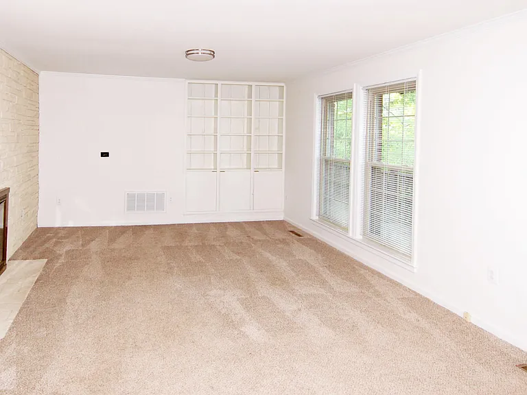 706 Smedes Pl — Photo 6