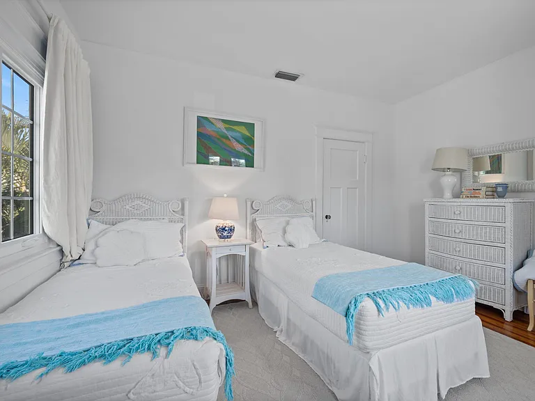 141 Chilean Ave — Photo 20