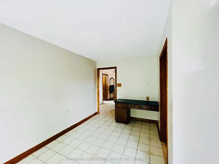 121 Harmonia Cres — Photo 21