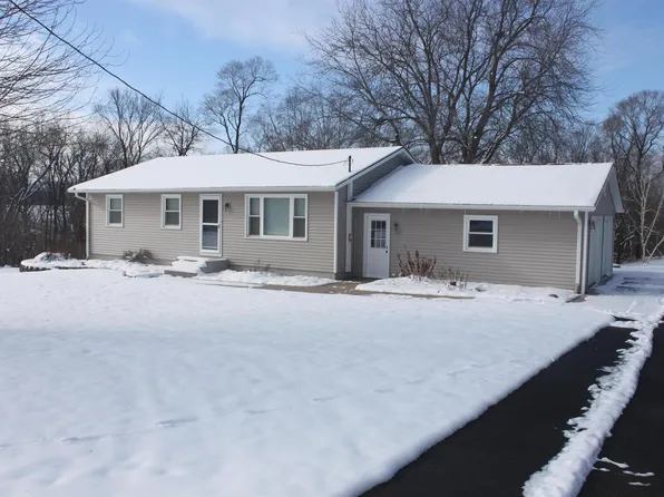 9012 98th St W, Taylor Ridge, IL 61284