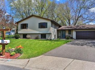 2381 Chippewa Cir, Saint Paul, MN 55109