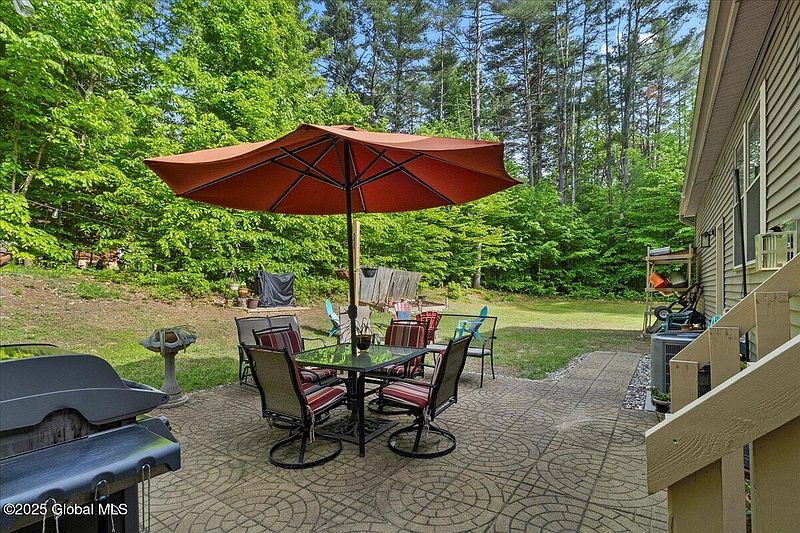 3rd image of 33 White Birch Drive