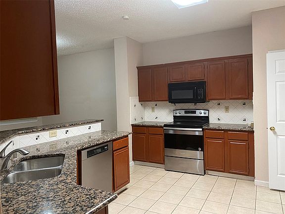 5th image of 1201 Canoe Ln