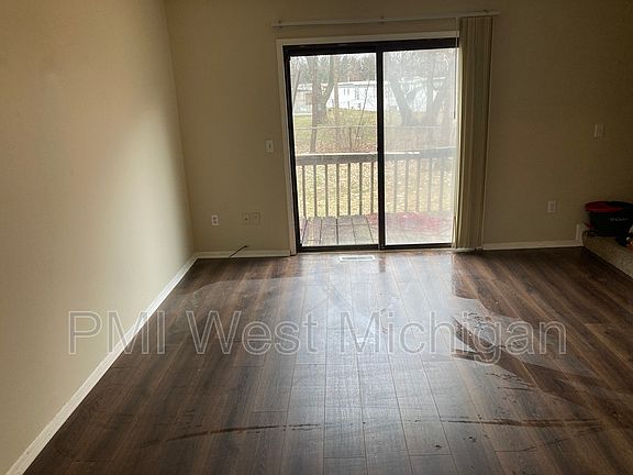 5th image of 6081 In The Pines Dr SE
