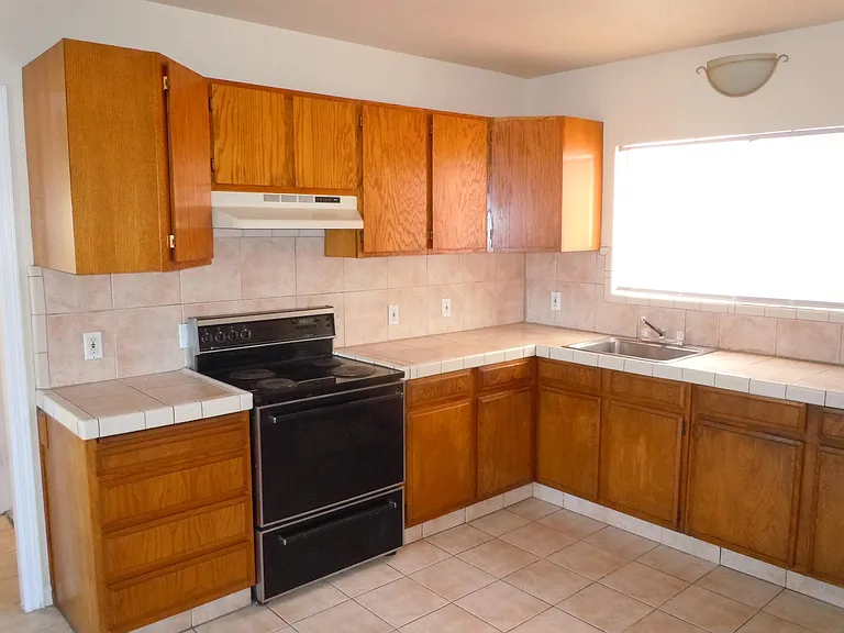 1094 Aileen St — Photo 5