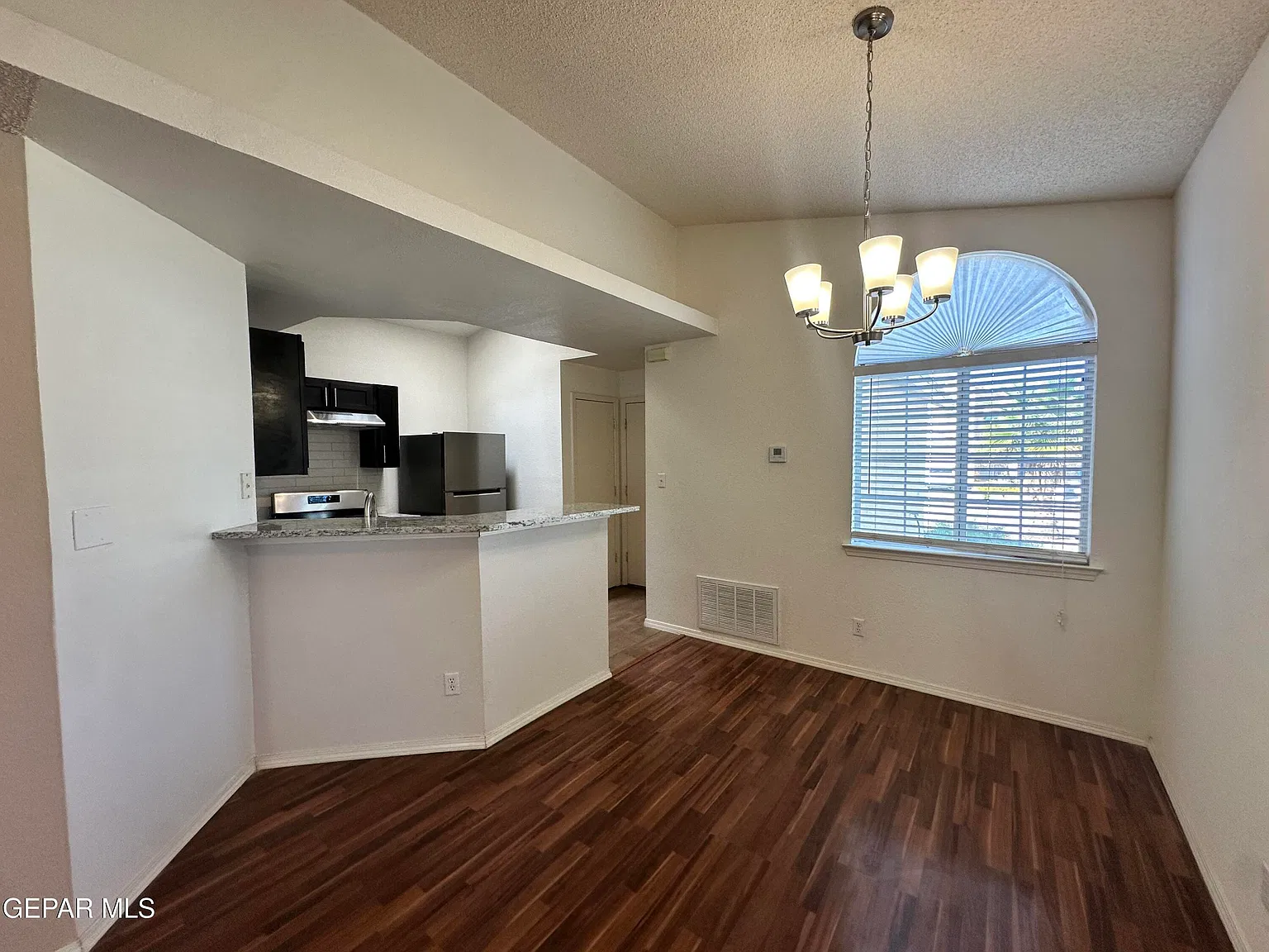 3 bed, 2.0 bath, 975 sqft, $1,550 — Photo 4