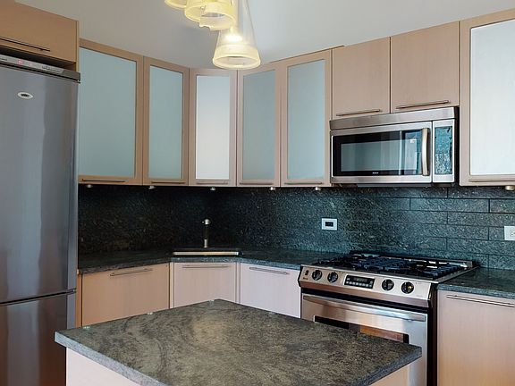 3rd image of 120 Greenwich St APT 11A