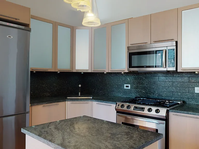 120 Greenwich St #11A — Photo 3