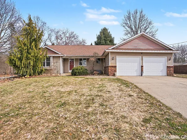 6260 Pine St, Zeeland, MI 49464