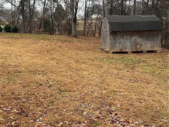 4th image of 3724 Fall Creek School Rd