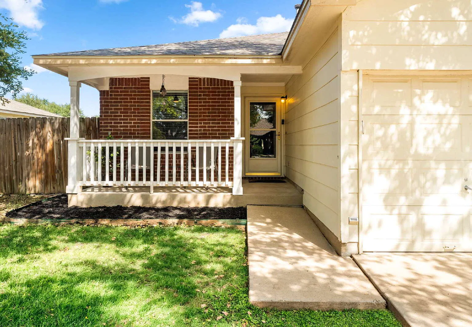 3 bed, 2.0 bath, 1079 sqft, $1,950 — Photo 1