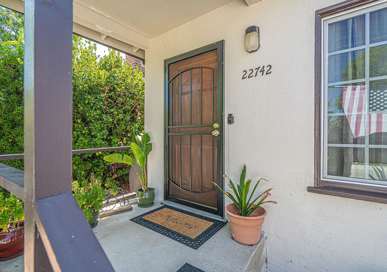 Beautiful Single-Story 4-Bedroom Home with RV Parking in Woodland Hills! — Photo 2