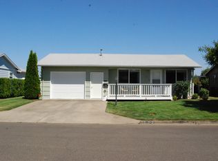 532 S Cascade Dr, Woodburn, OR