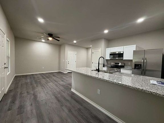 2nd image of 7616 Windsor Oaks