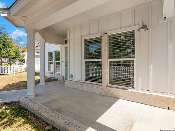 4th image of 1374 HANZ DR