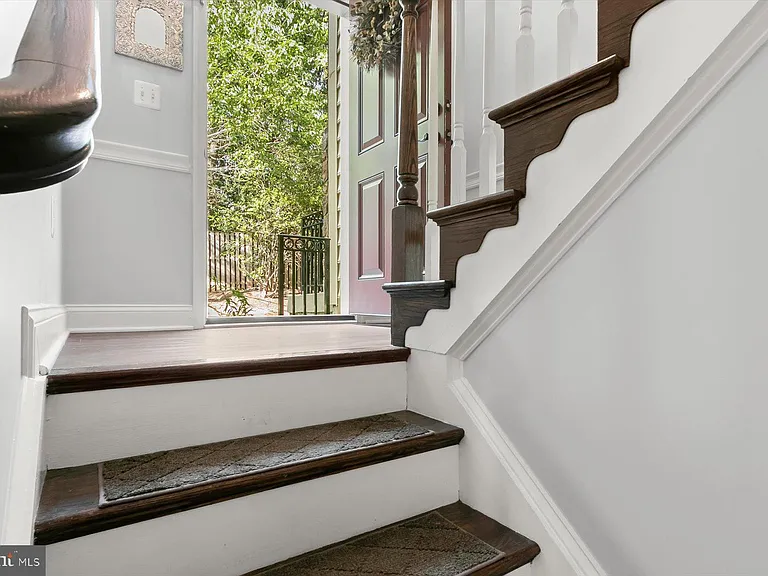 7207 Phelps Hill Ct — Photo 6