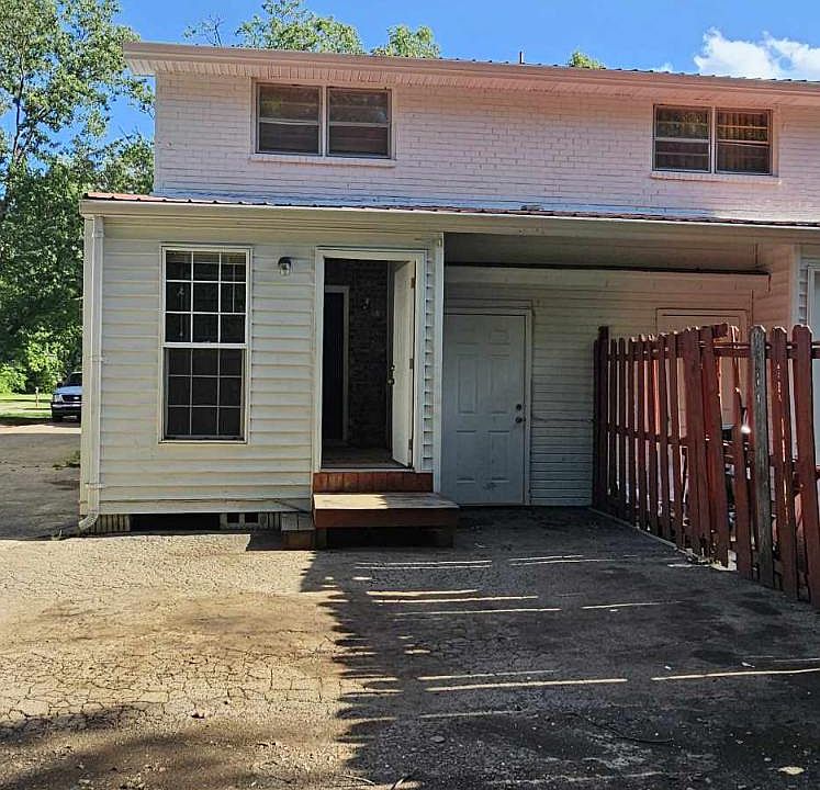 1st image of 907 Parkwood Ct