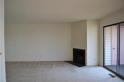 4th image of 530 Cliffs Dr APT 304C