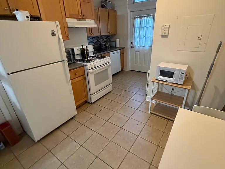310 Monroe St #1 — Photo 4