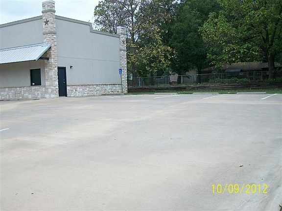 5th image of 305 N Collegiate Dr