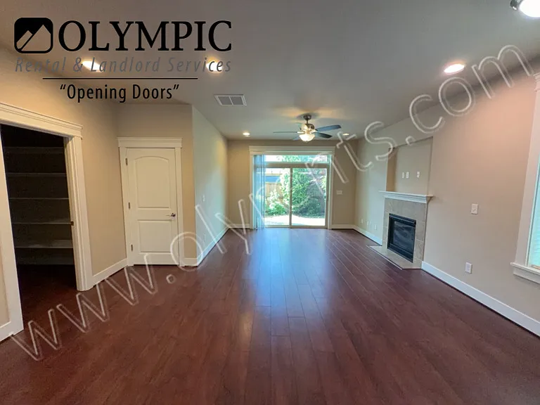 Beautiful home in Briggs Village - 4 Bdrm. Olympia Schools — Photo 2