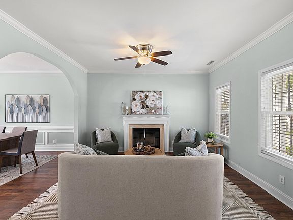 3rd image of 214 Bridgepath Dr